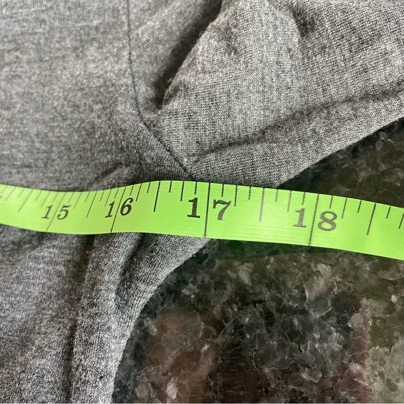 Avia open back long sleeve workout athletic athleisure grey Top size Medium - Picture 6 of 7